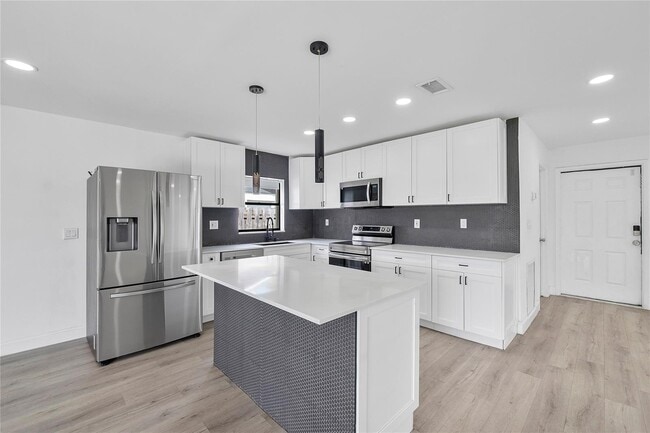 Foto del edificio - 2416 NW 98th Ln