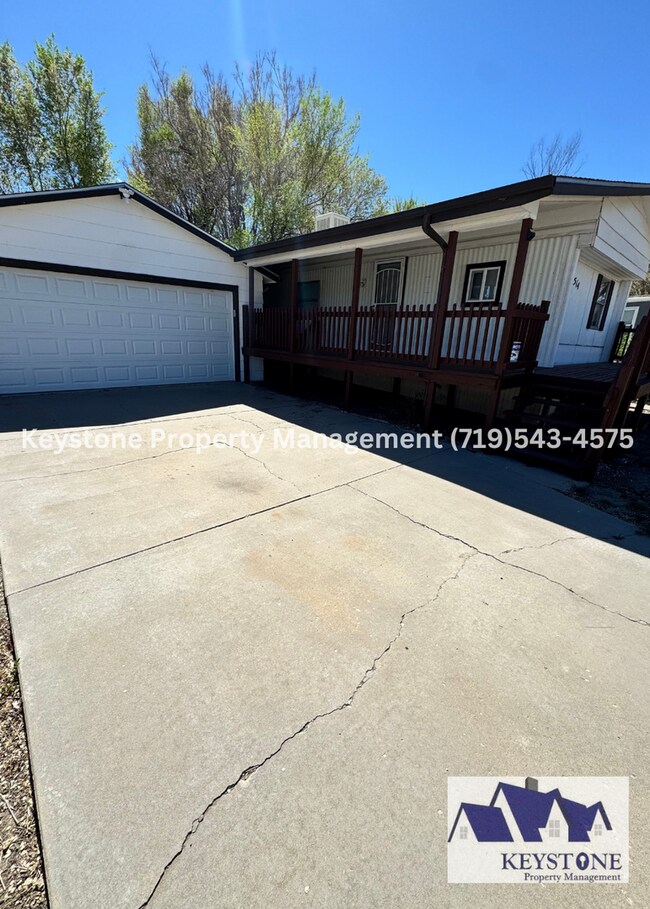 Foto del edificio - Spacious 2 Bed / 2 Bath Home with Oversized Garage & Updates Throughout $1200/$1200