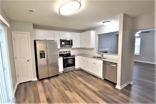 Building Photo - 1815 Oakdale Green Dr