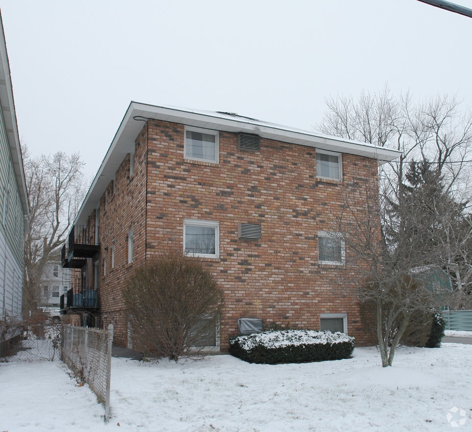Building Photo - 101 1st St