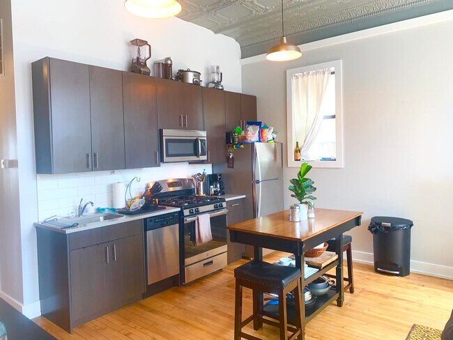 Foto del edificio - 1352 N Wolcott Ave