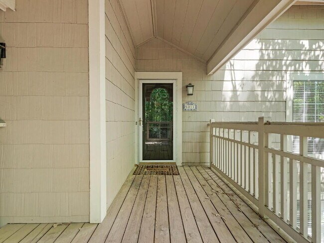 Building Photo - 5011 Sharon Rd