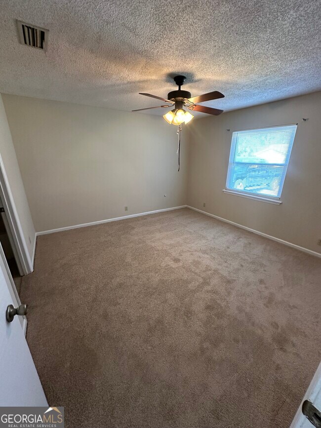 Foto del edificio - 205 Woodlawn Dr