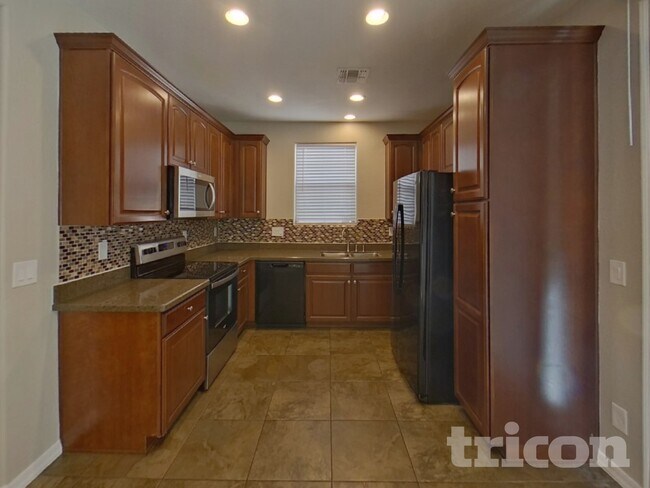 Foto del edificio - 451 S Hawes Rd