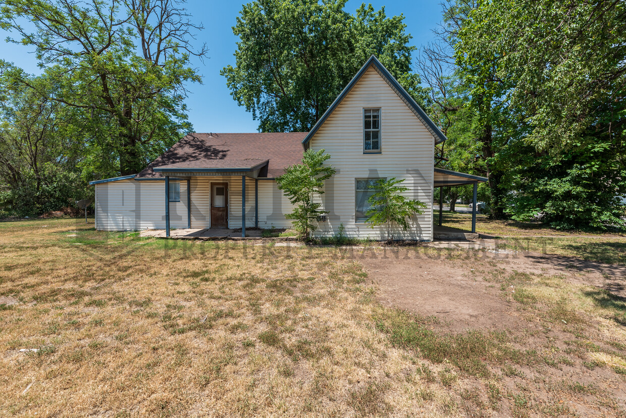 Primary Photo - 211 W Main St