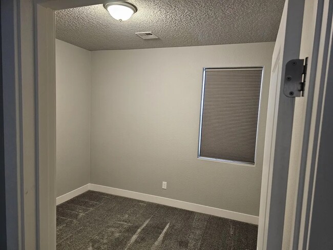 Building Photo - 4212 Valdez Ct NE