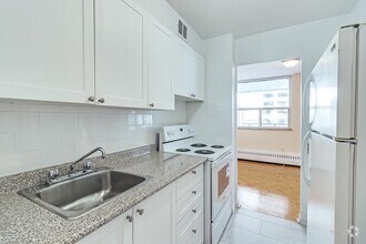 Building Photo - 300 Eglinton Ave E