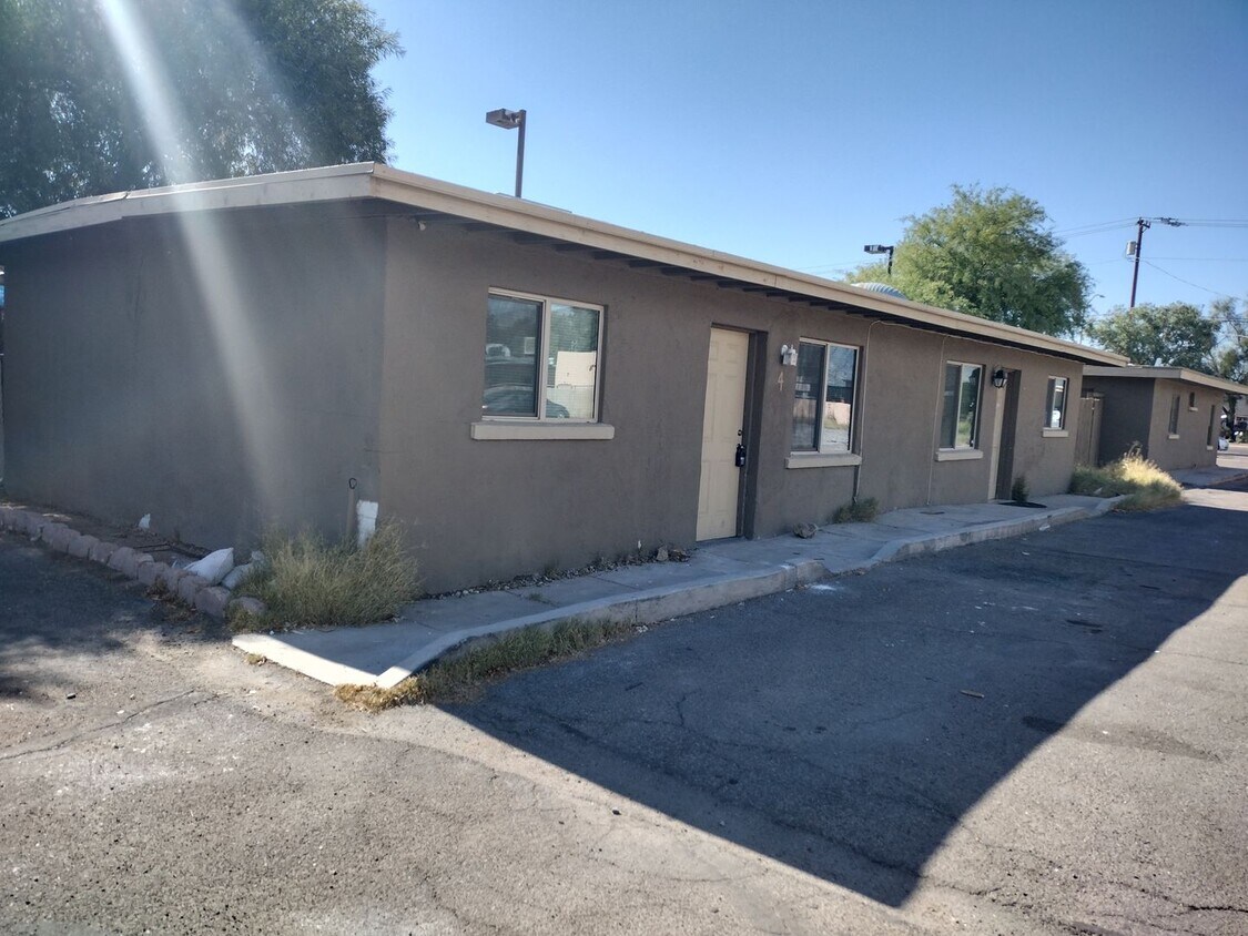 Primary Photo - 1730 E Prince Rd