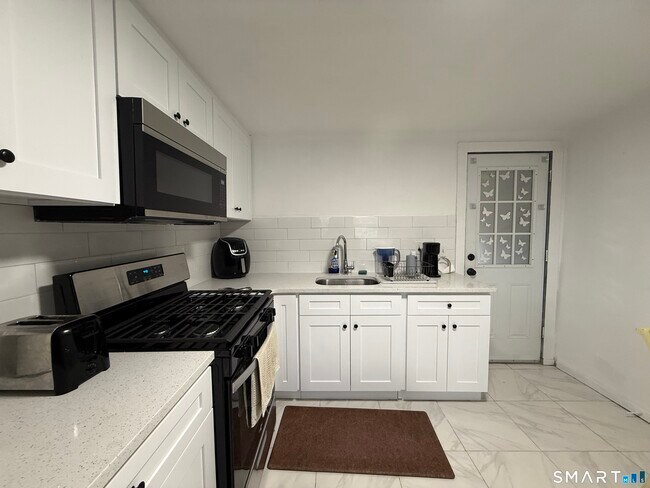 Foto del edificio - 211 Palmer St Ext