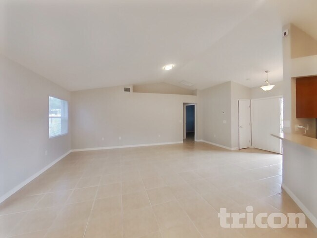 Foto del edificio - 4739 Acorn Dr