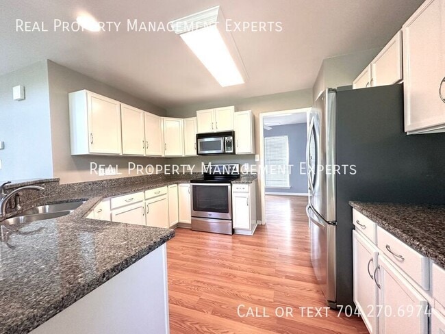 Building Photo - 9902 Redbud Tree Ct
