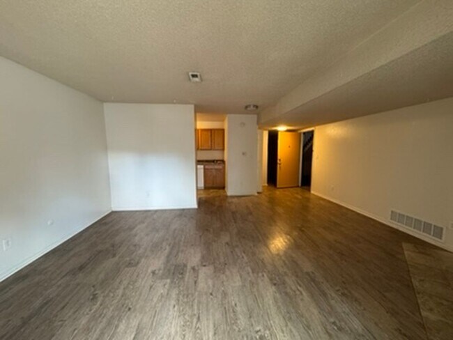 Foto del edificio - 995 Holli Springs Ln