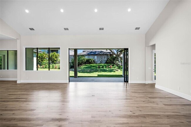 Building Photo - 705 Largovista Dr