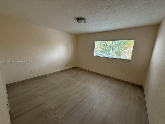 Foto del edificio - 2740 W 76th St