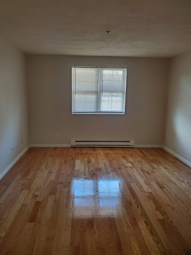 Building Photo - 45 Elmwood Park