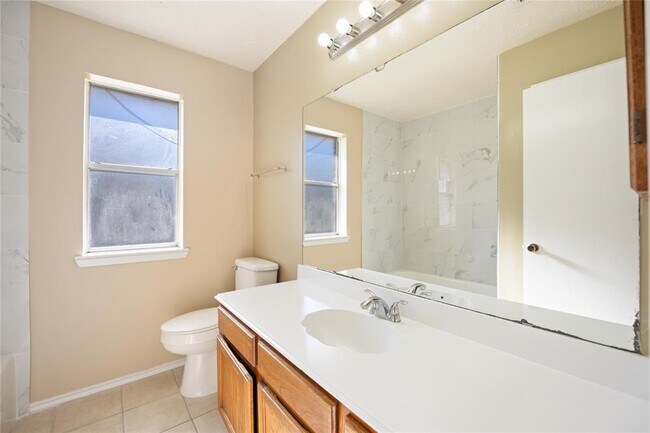 Building Photo - 3811 Meadow Pl Dr
