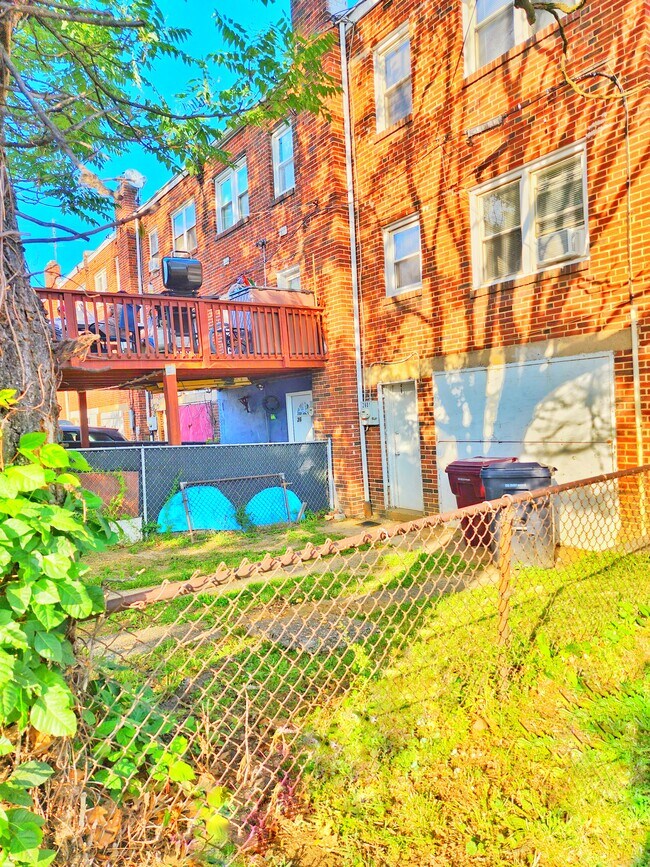 Building Photo - 2601 N Heald St