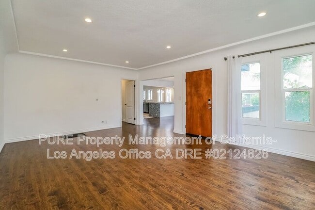 Foto del edificio - 5049 Pickford St