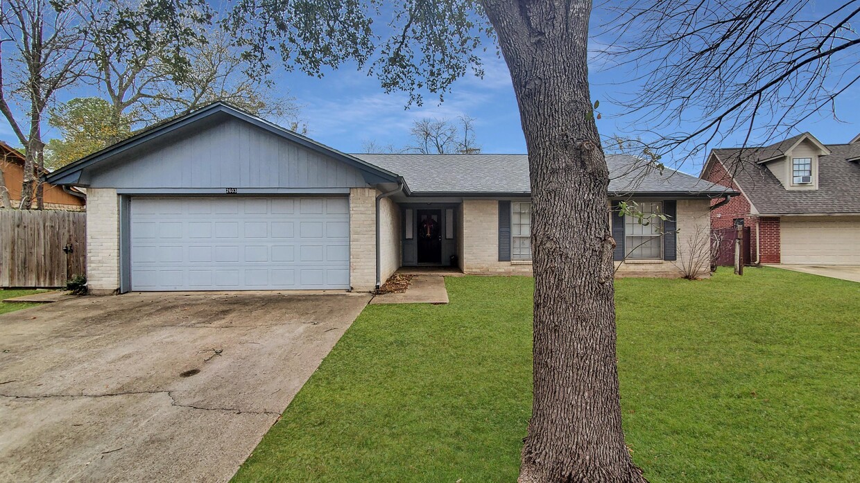 Foto principal - 2603 Briar Oaks Dr