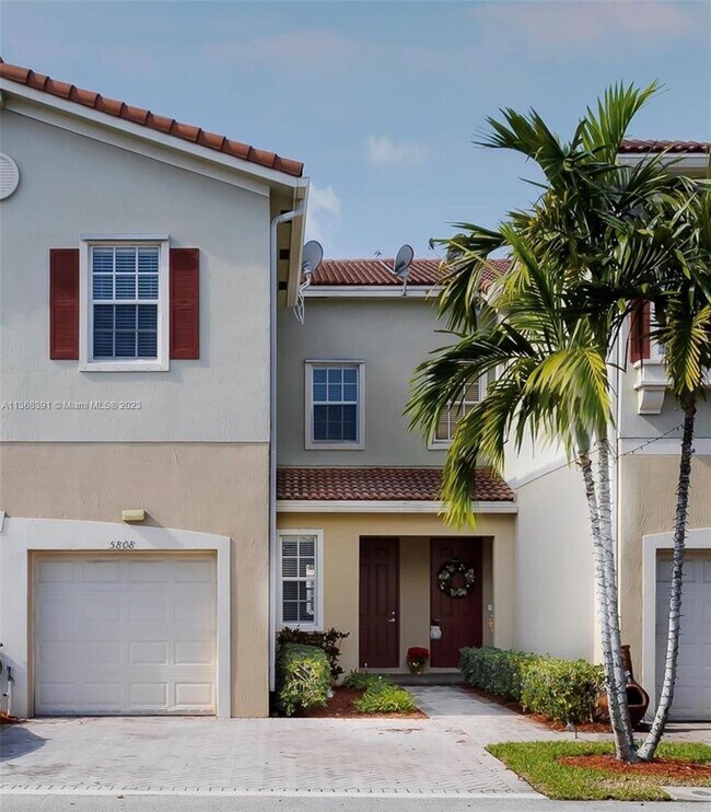 Foto del edificio - 5808 Hampton Hills Blvd