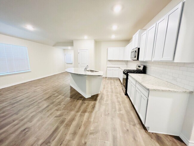 Building Photo - Beautiful 4-Bedroom Home in Riverstone at Westpointe Community!