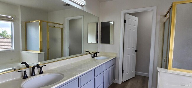 Building Photo - 112 Spinnaker Ct