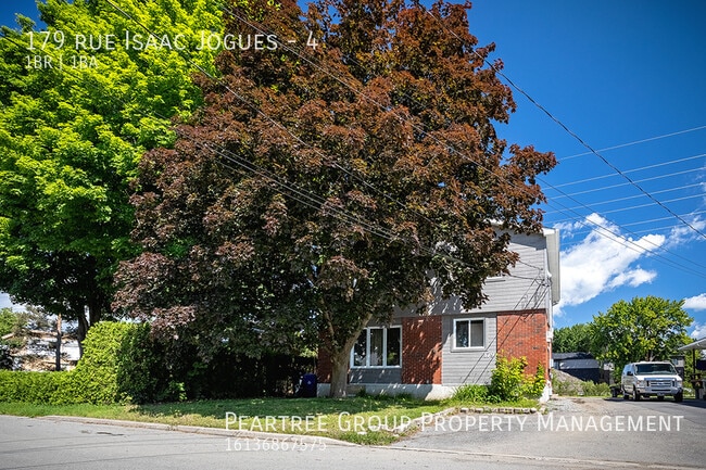 Photo du bâtiment - Intriguing Isaac-Big Bright Basement one Bedroom in Gatineau