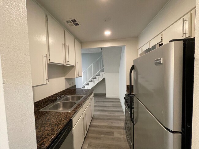 Foto del edificio - 3715 Canfield Ave