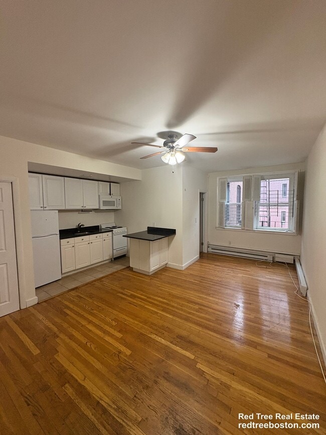 Building Photo - 529 Beacon St