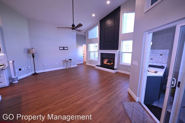 Building Photo - 4 br, 3 bath House - 3100 S. Indiana Ave.