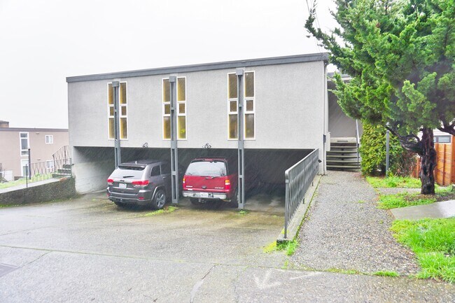 Building Photo - 2041 13th Ave W
