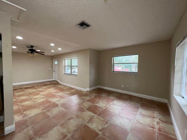 Building Photo - 5170 2nd Rd