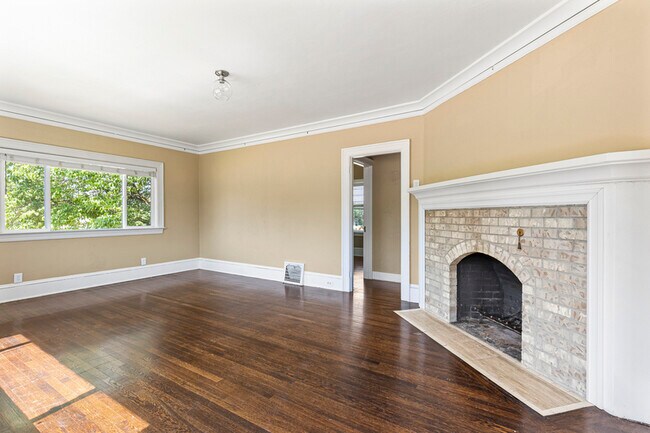 Foto del edificio - 2135 N Farragut St