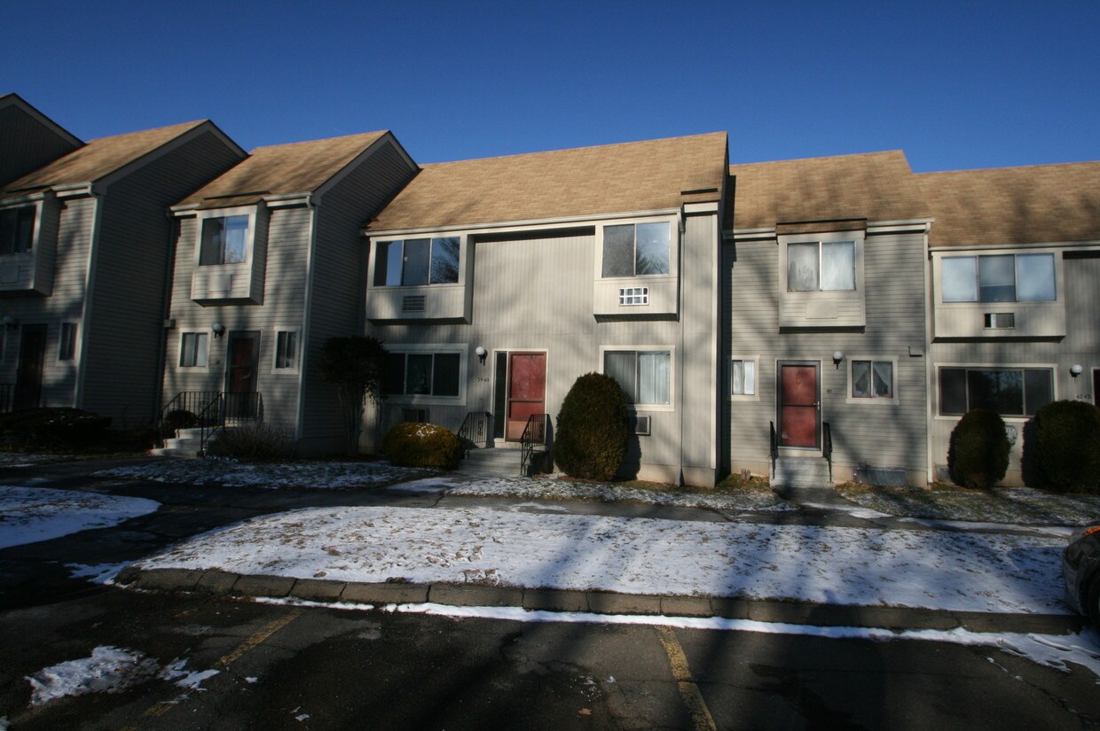 40 Essex Ct, Meriden, CT 06450 Condo for Rent in Meriden, CT