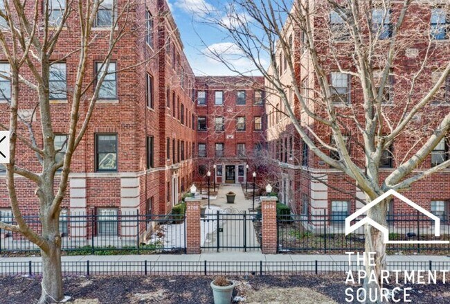 Building Photo - 3708 N Sheffield Ave