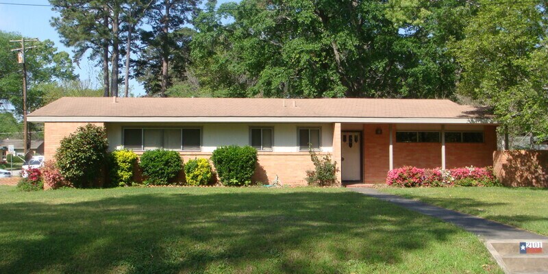 Foto principal - 2101 Smallwood Dr