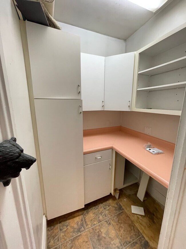 Foto del edificio - AVAILABLE NOW! FOR A DECEMBER 1ST MOVE IN - 4 Bedroom 1 Bath Home!