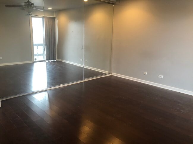 Building Photo - 5501 Lakeside Dr