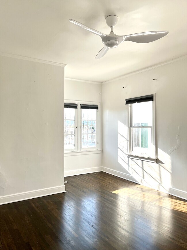 Foto del edificio - 861 N Hoover St