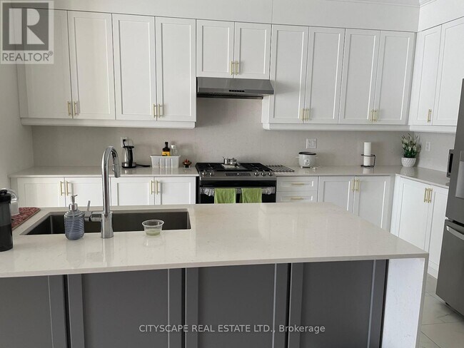 Photo du bâtiment - 8 Marvin Ave