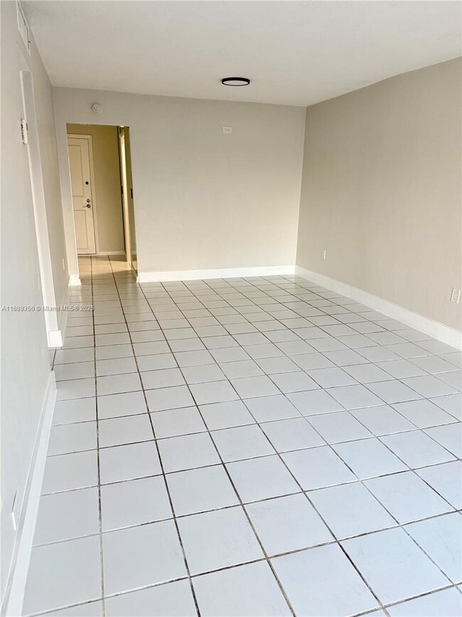 Foto del edificio - 677 SW 9th Ave