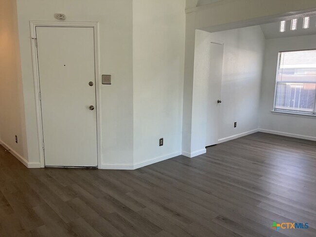 Foto del edificio - 2503 Armadillo Dr