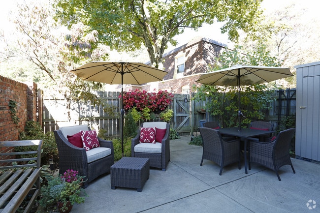 3BR/2.5 Bath - Patio - River Oaks Townhomes at Fox Chapel