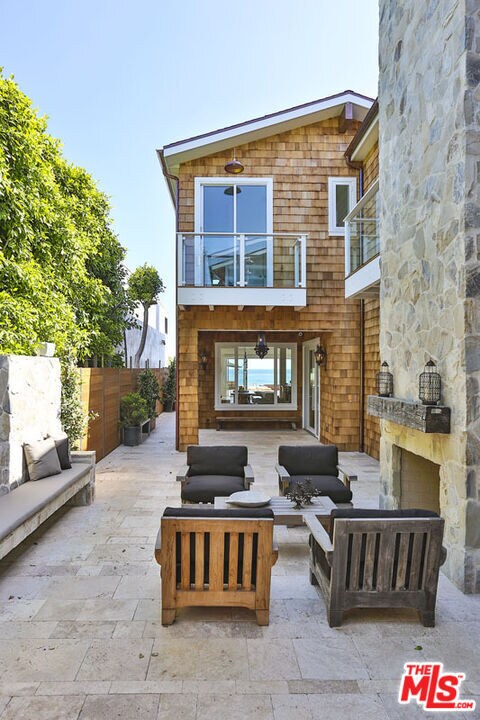 Foto del edificio - 23812 Malibu Rd