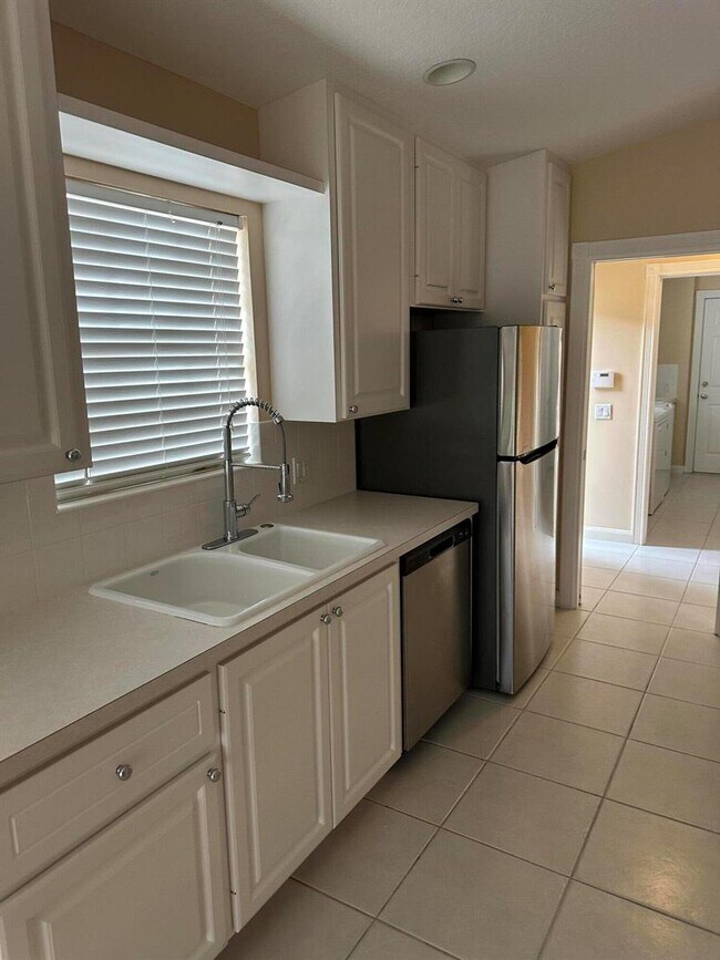 Foto del edificio - 3041 Verdmont Ln