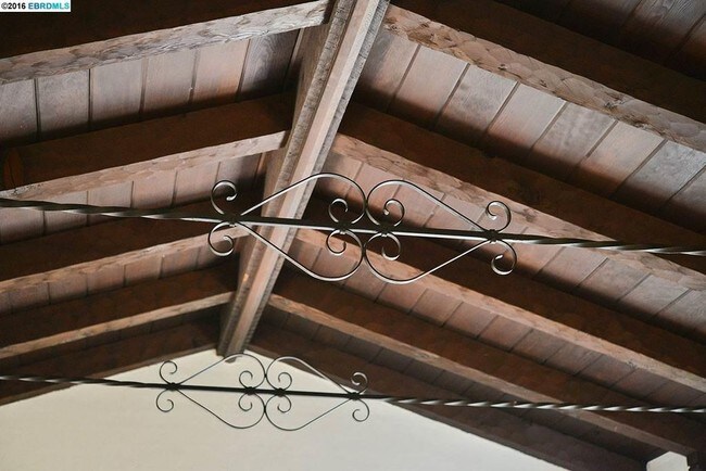 Foto del edificio - 3655 Calafia Ave