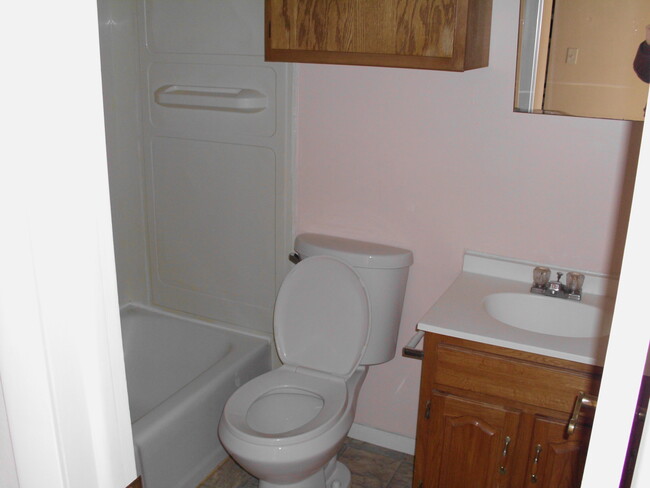 Building Photo - 4433 Rushmore Dr NE