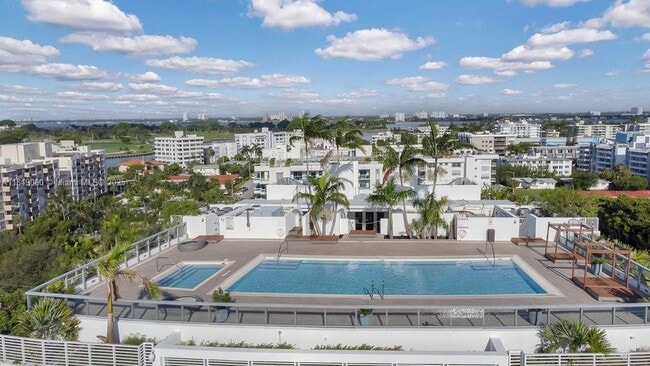 Foto del edificio - 9261 E Bay Harbor Dr