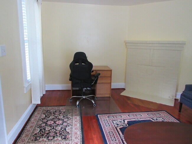 sala de estar - 705 W Markham Ave