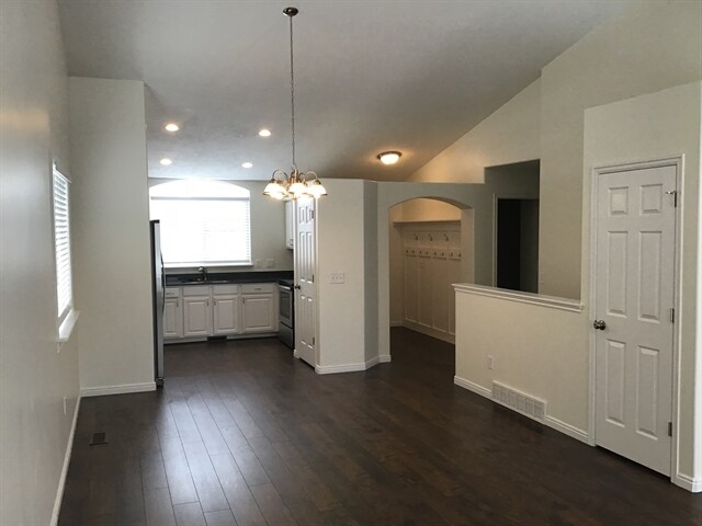 Building Photo - 8359 S Sawtooth Oak Drive